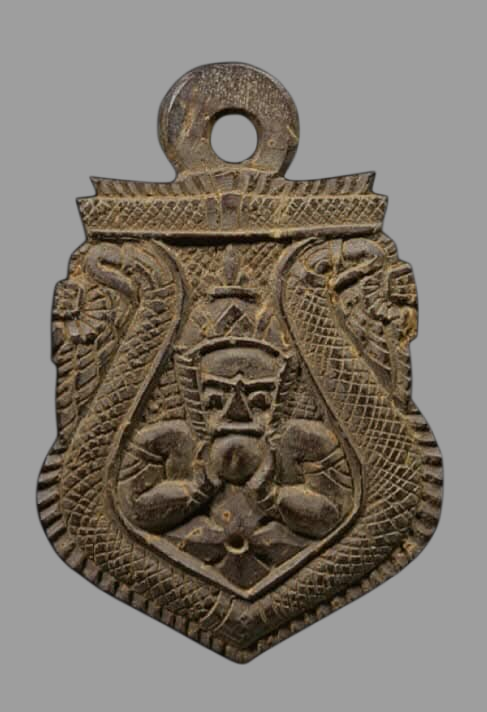 Ajarn Pin's Single-Eye Coconut-Shell Rahu: Reading Five Carving Styles