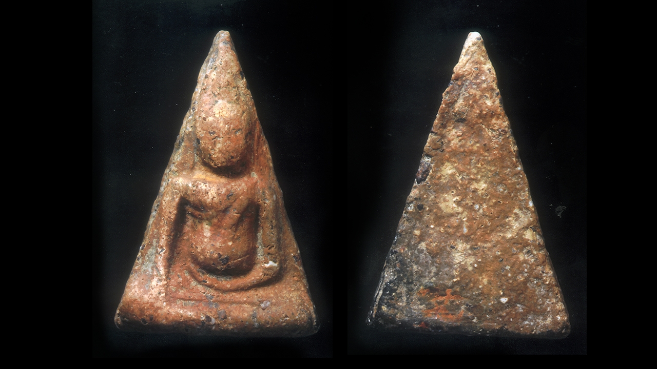 Phra Nang Phaya: Phitsanulok's queenly tablet, triangular form, and cache memory
